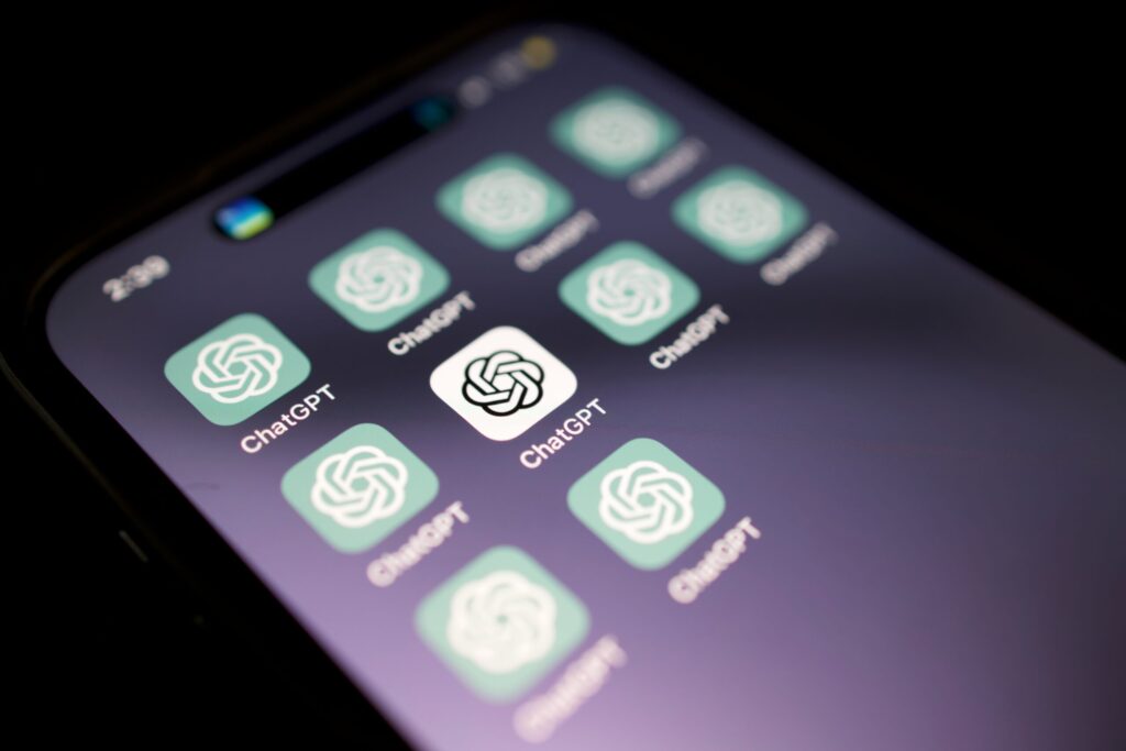 Artificial Intelligence Is Killing the Smartphone