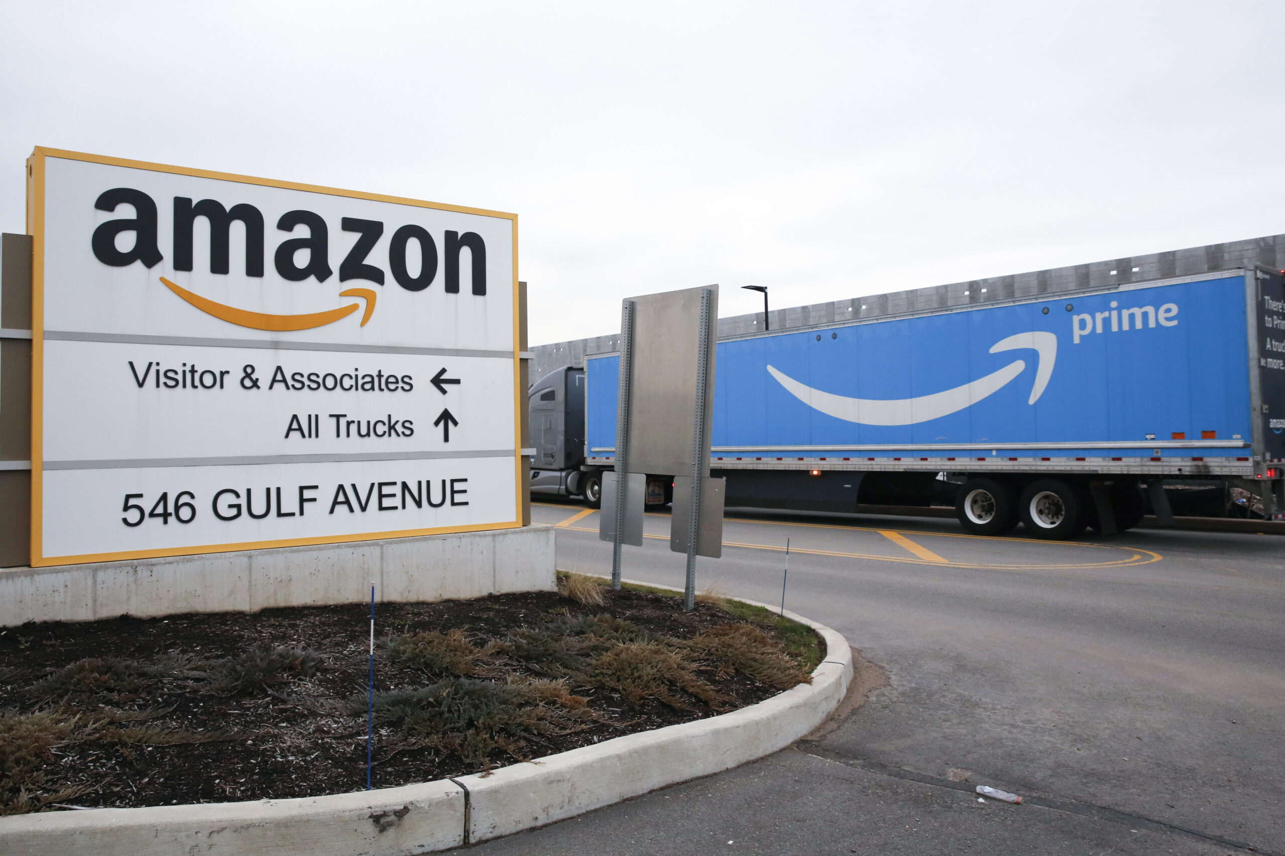 Amazon’s $1 Billion AWS Government Deal Could Quietly Boost AMZN Stock