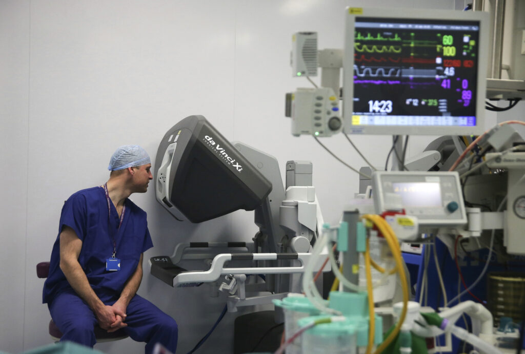 Intuitive Surgical Beats Q4 Earnings: Why This Rival is a Smarter Buy