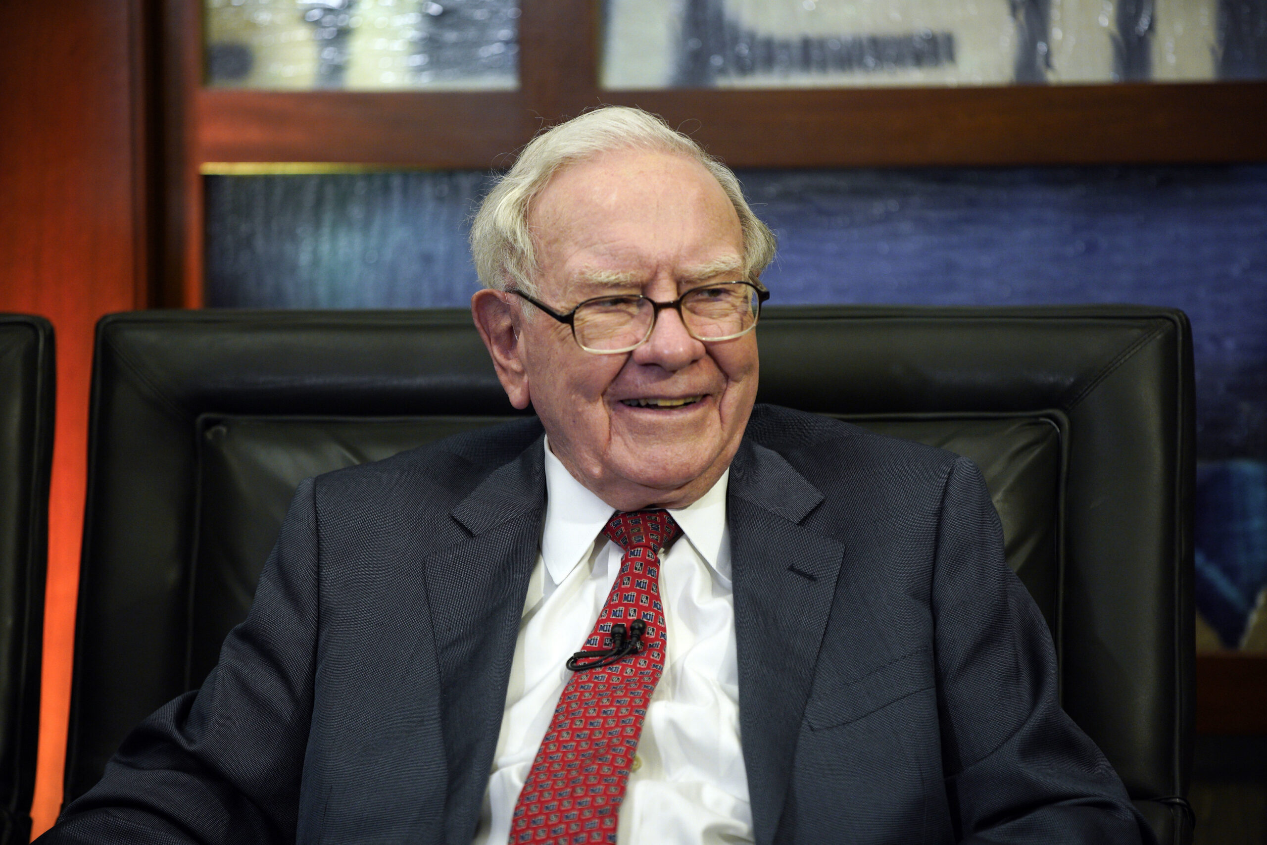 Warren Buffett Portfolio Tracker: Berkshire Hathaway’s Latest Buys and Sells