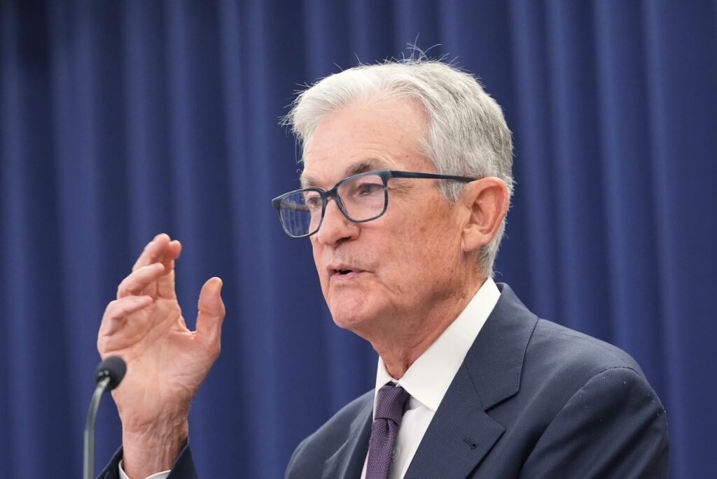 Fed Leaves Interest Rates Unchanged: How Stocks, Bonds, and Gold Are Impacted