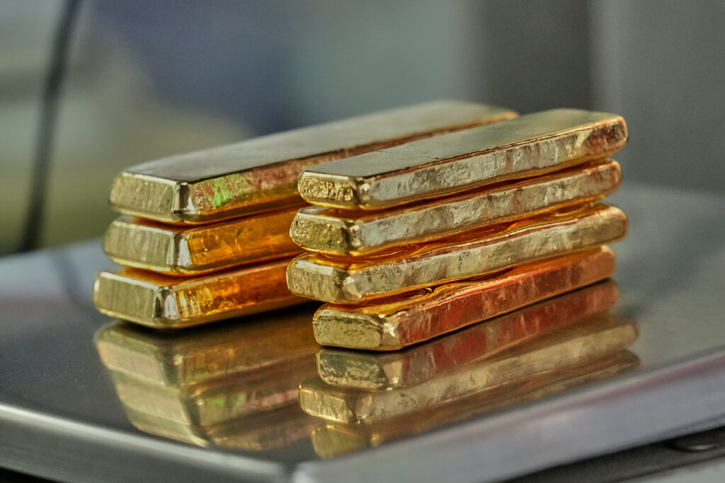 Gold Surges Past $5,400 on Tensions – JPMorgan Targets $6,300 by Year-End