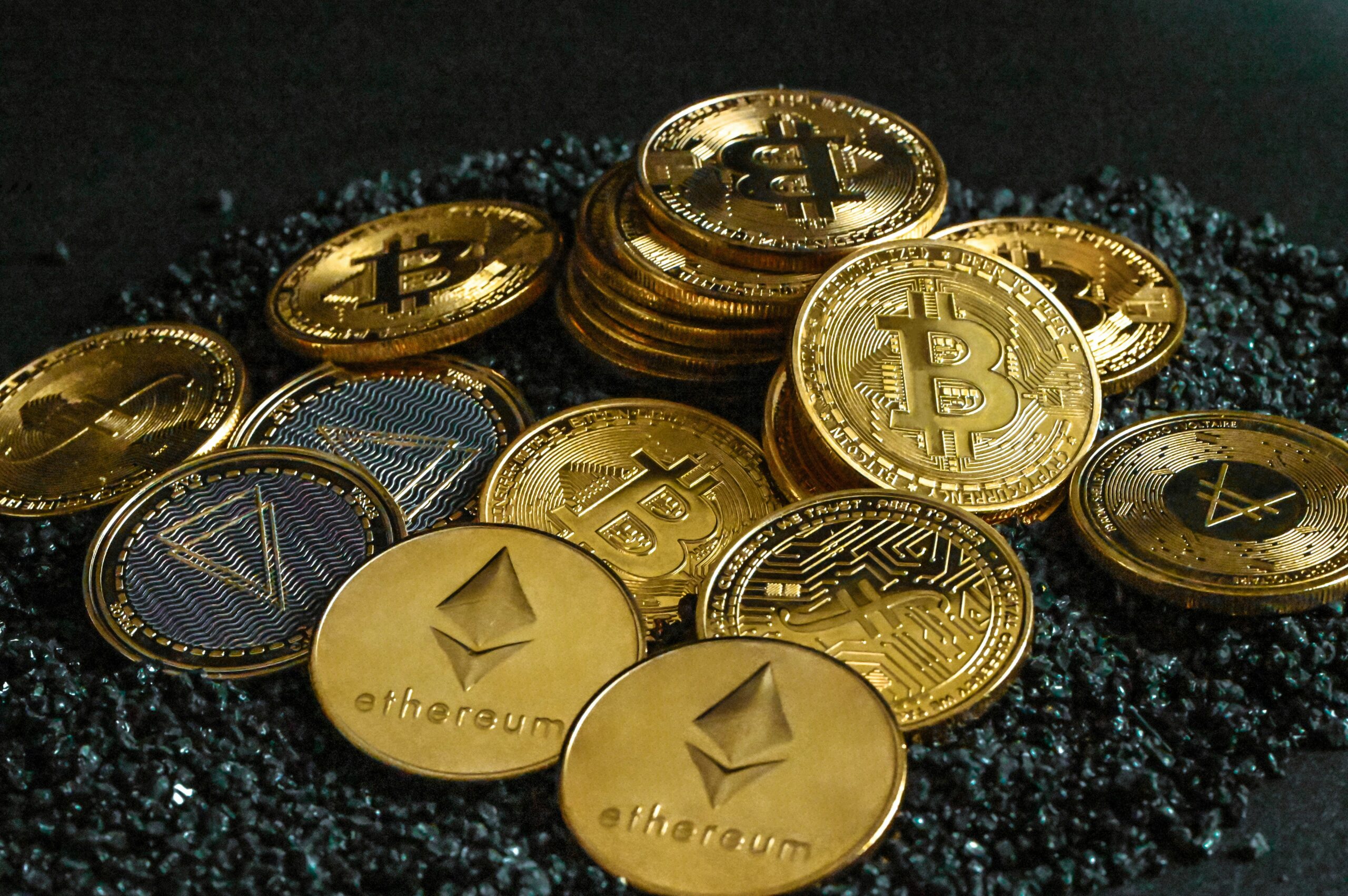 Best Cryptocurrency ETFs: 12 Top Funds for Bitcoin, Ethereum, and Popular Altcoins