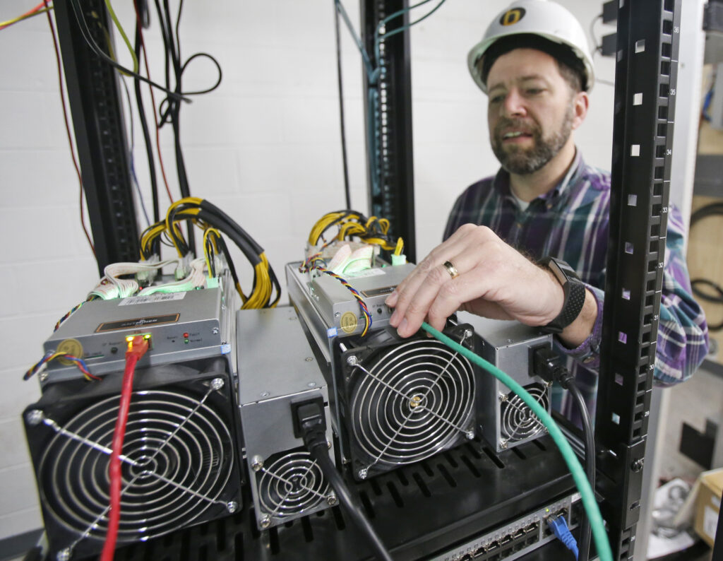 6 ‘Mining’ Stocks Soaring on a $90 Billion AI Pivot While Bitcoin Continues to Crash