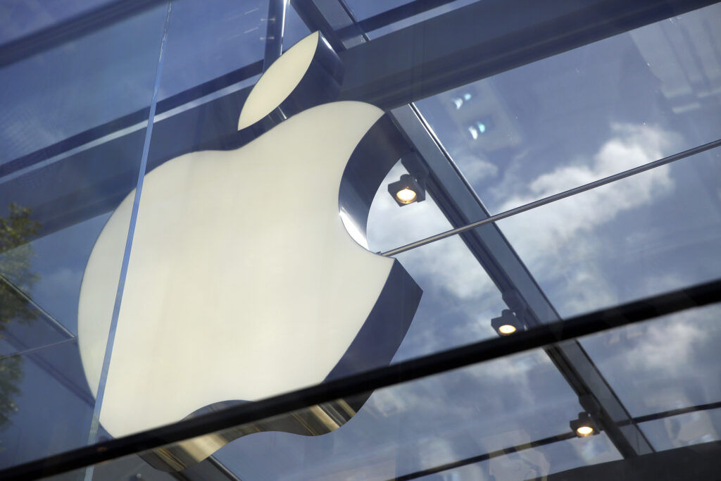 Apple and Broadcom Extend Deal: Should You Buy Broadcom Stock Now?