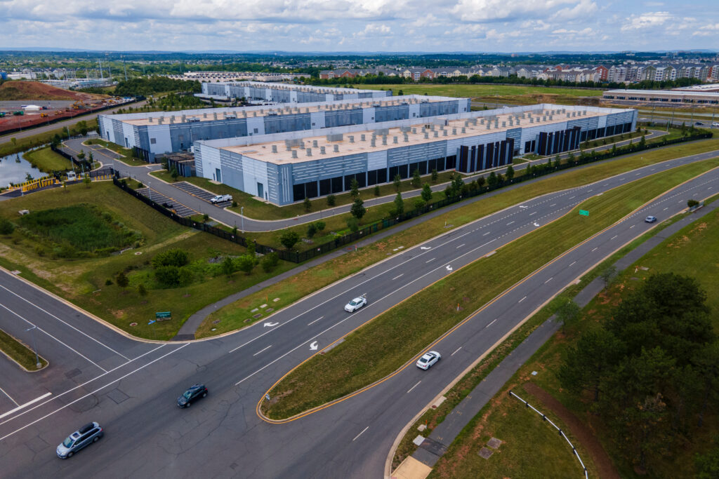 AI ‘Picks and Shovels’ Stocks: Are They the Smartest Way to Play the Data-Center Boom?