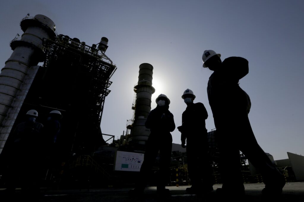 The U.S. Power Grid Is Cracking… And Off-Grid ‘Dark Energy’ Is Spreading From Tech Giants to Main Street