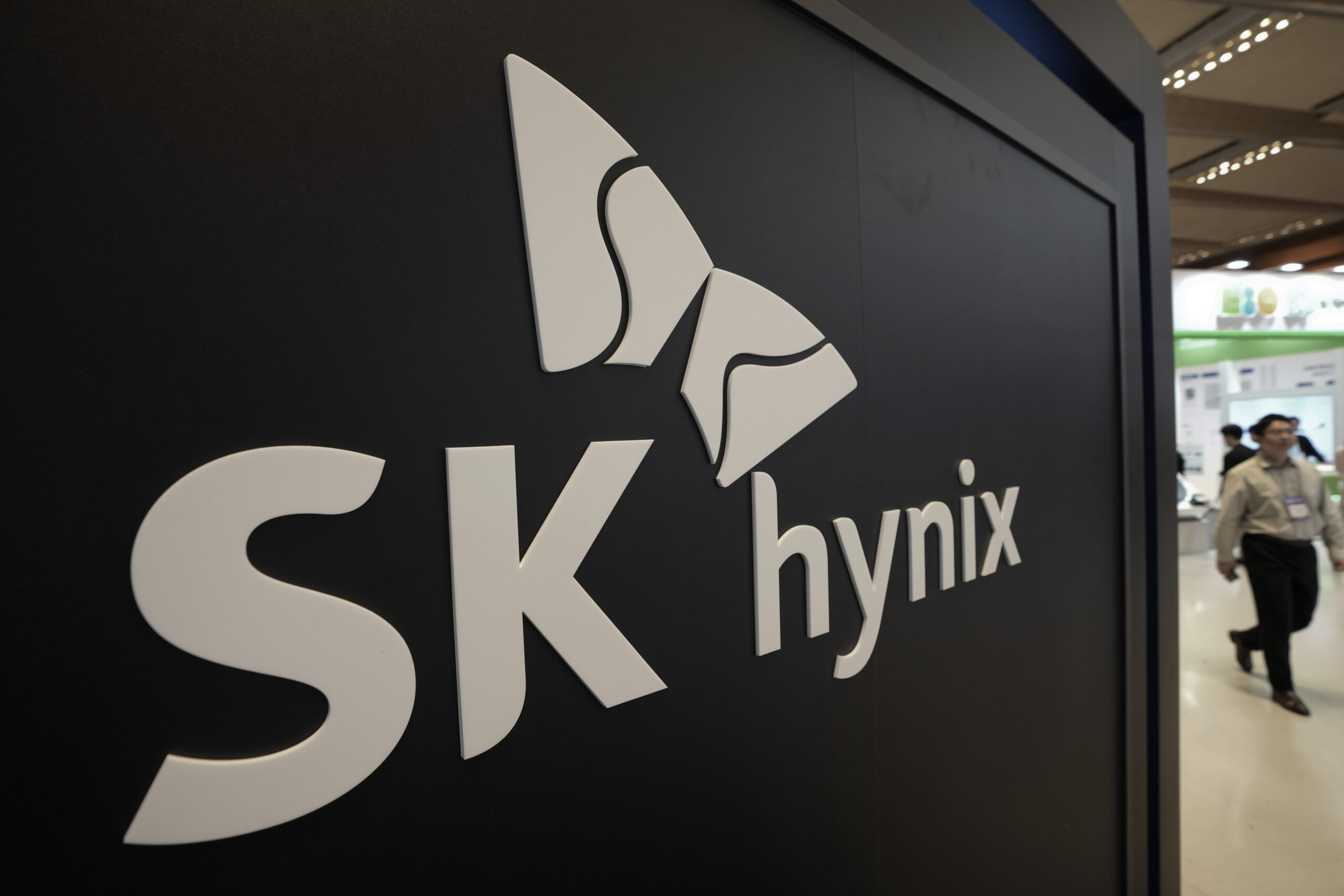 Memory Capacity Is Sold Out Through 2027. Why Have Micron, SK Hynix, and Samsung Shares Tumbled?