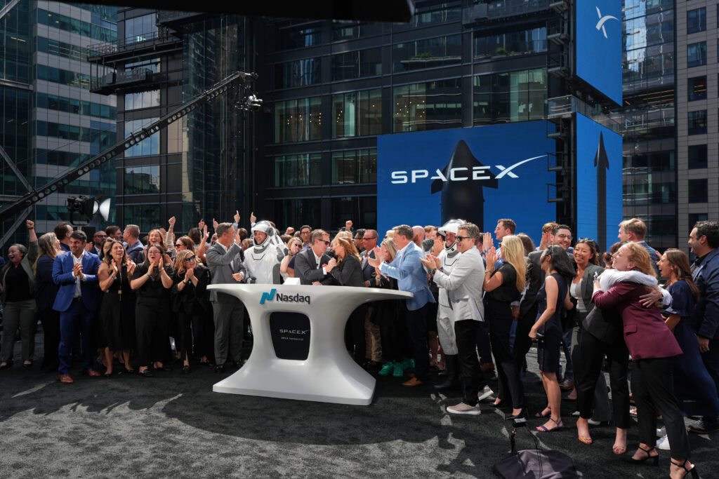 How to Buy SpaceX Stock & Anthropic: This Cheap AI Giant Is Your Ultimate Backdoor