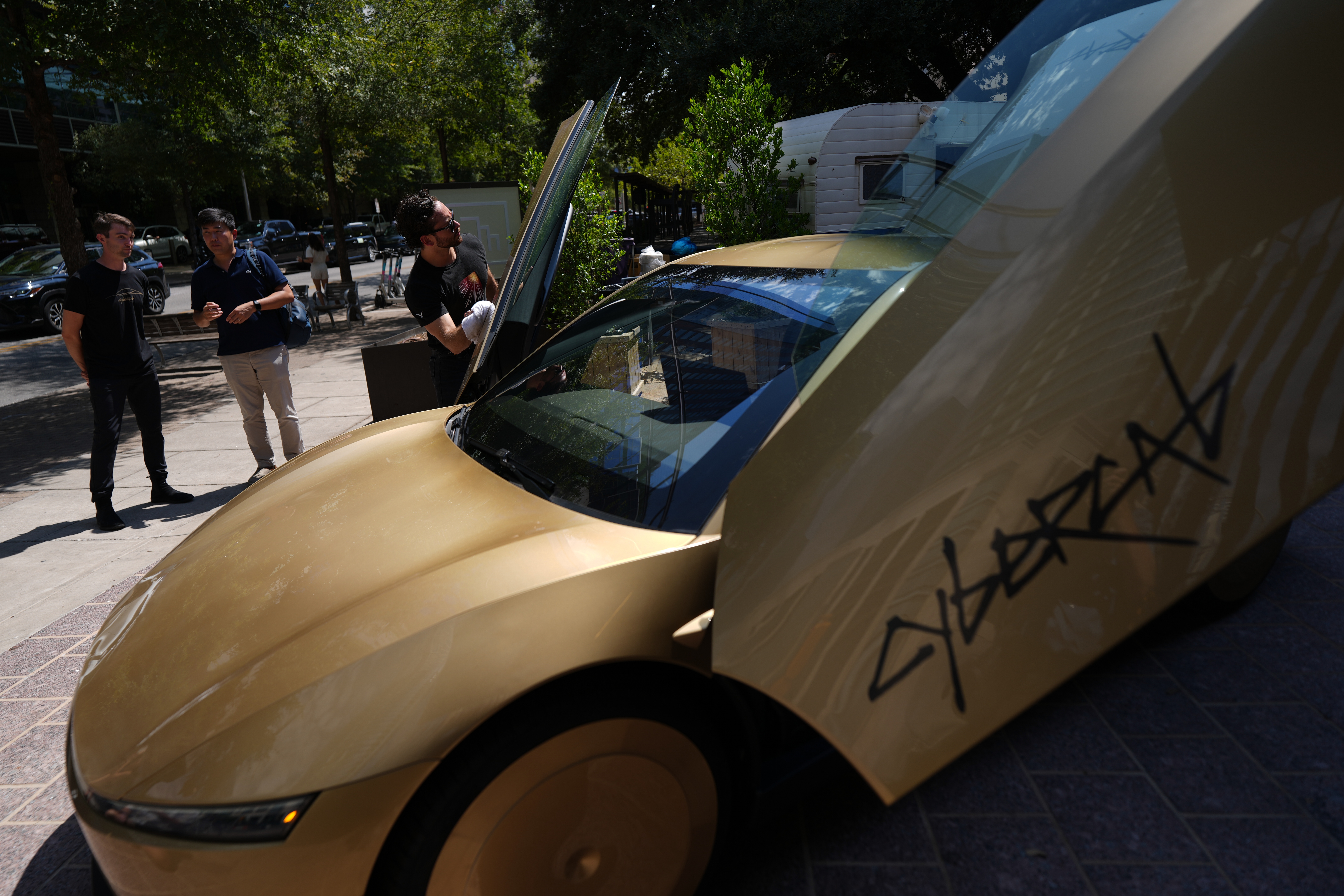 Tesla’s Cybercab Launch: Why Markets Were So Underwhelmed by Elon Musk’s Robotaxi Showcase